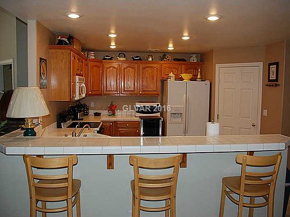 4th image of 81 E Jaybird St