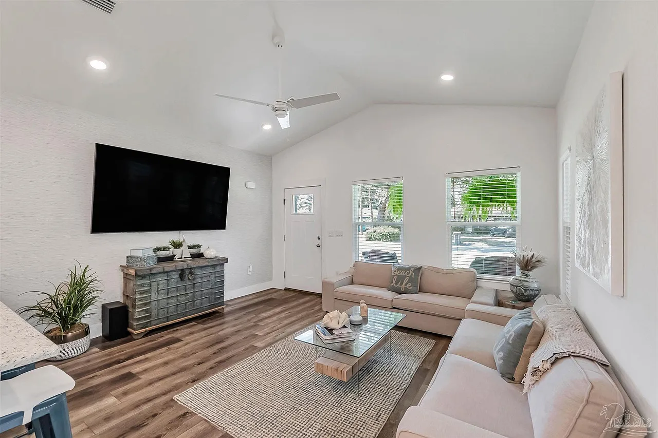 3 bed, 1226 sqft, $1,875 — Photo 4