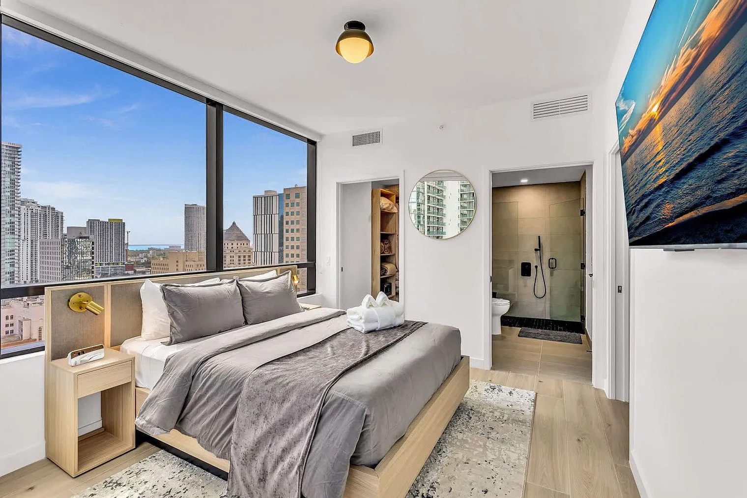 1 bed, 1.0 bath, 602 sqft, $4,136 — Photo 4