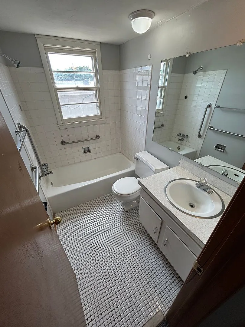 Rue Charles Apartments (4311 Charles St.) — Photo 3