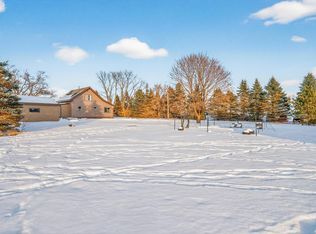 32 Viking Blvd NW, Oak Grove, MN 55011