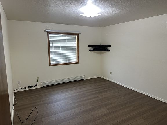 4th image of 202 Fern Ln