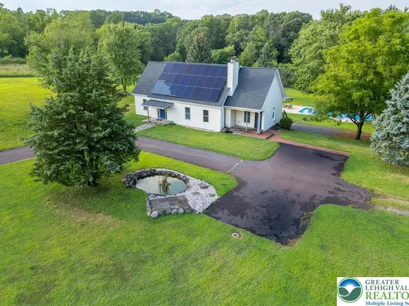 1431 Parkland Rd, Coopersburg, PA 18036