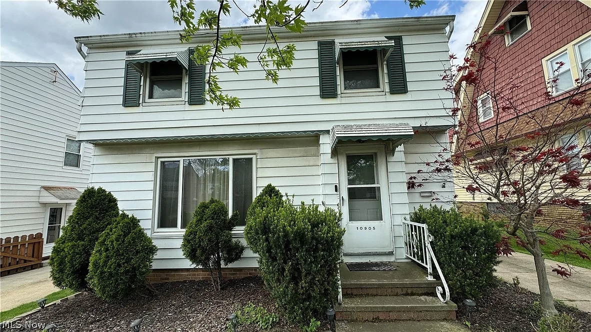 10905 Penfield Ave photo 1