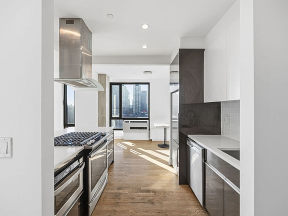 5th image of 225 E 138th St #Penthouse 1