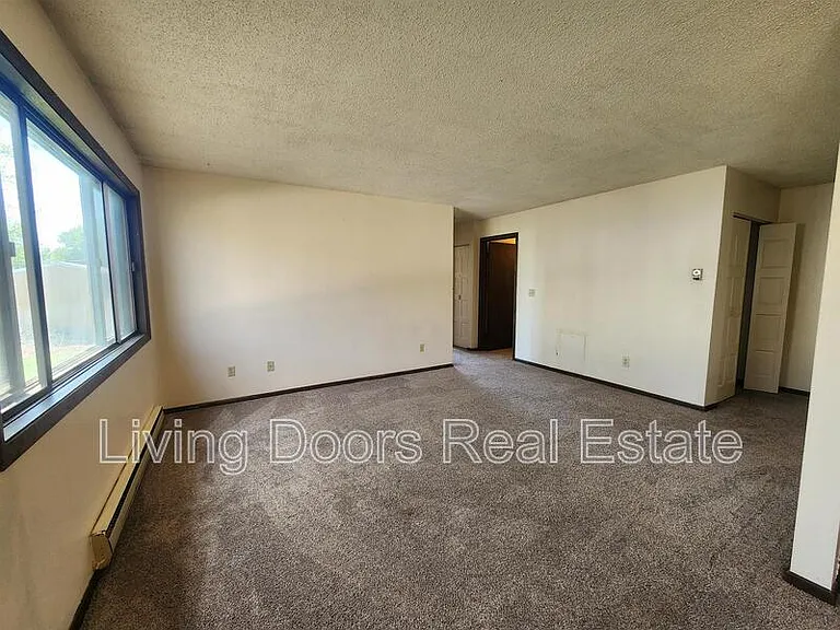 210 N Phillips Ave #7 — Photo 6