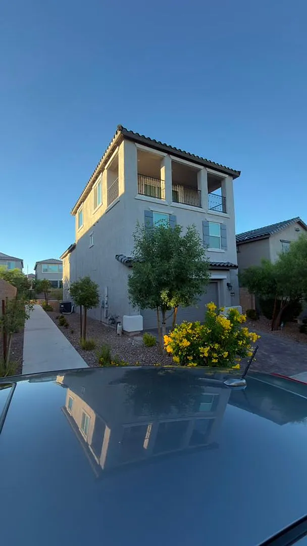 Modern Three-Story Residence — Photo 2