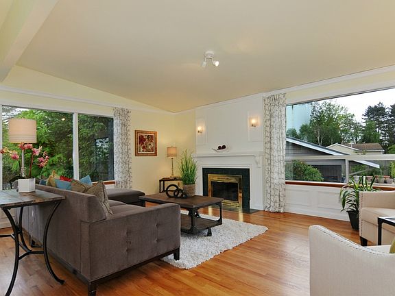 4th image of 1811 125th Ave SE