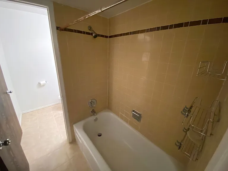10608 Springwood Dr — Photo 18