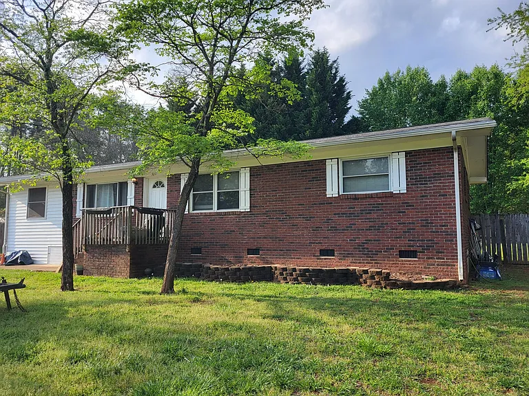 300 Chuckwood Rd — Photo 14