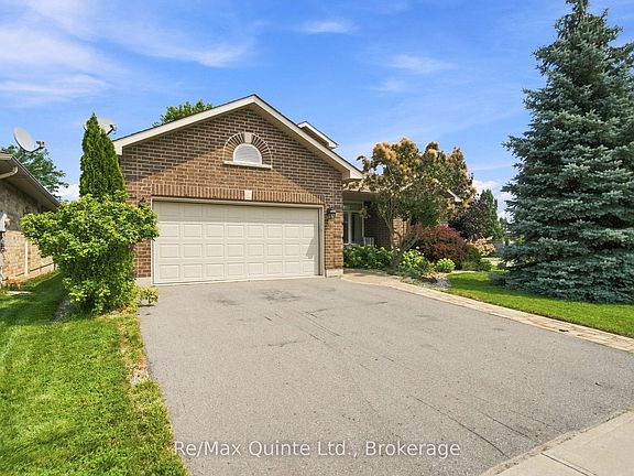 5th image of 31 Essex Dr