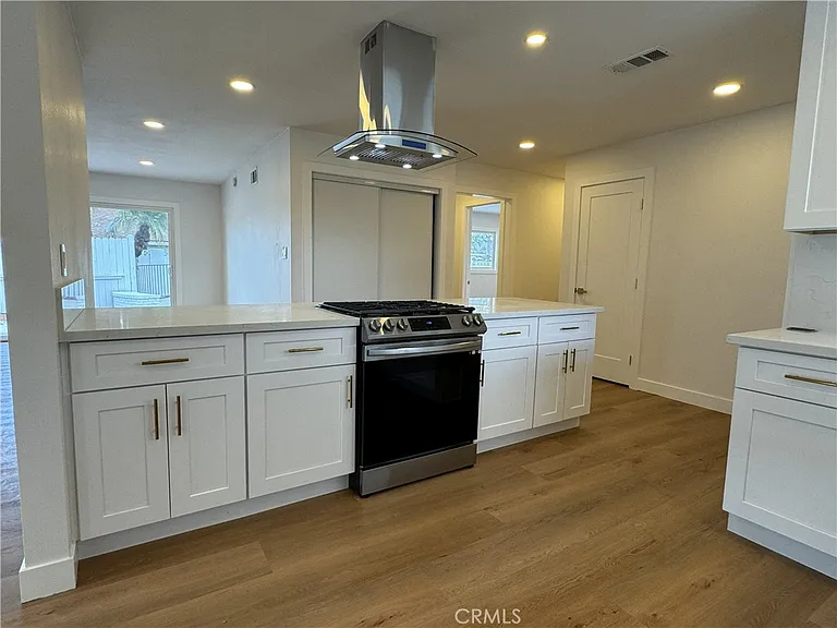 213 N Royal Pl — Photo 5