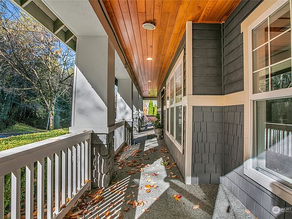 3rd image of 1190 Sunrise Place SE