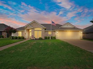 1106 Navajo Trl, Mc Gregor, TX 76657