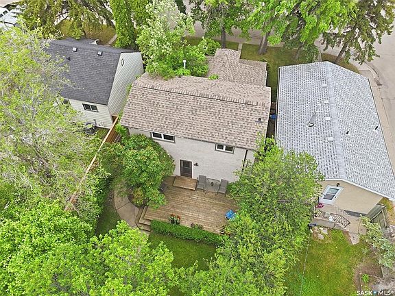 2nd image of 1003 6TH STREET E