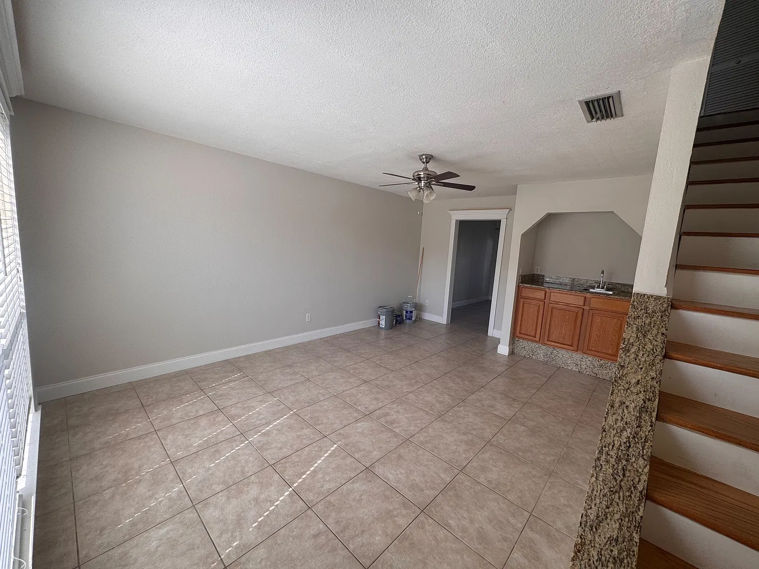 2 bed, 1.5 bath, 1156 sqft, $1,600 — Photo 2