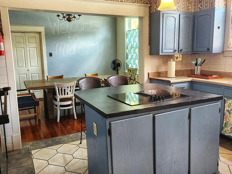 Cooking area with additional bar seating