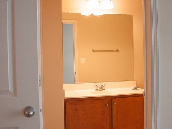 5th image of 4862 Eisenhower Ave Unit 372