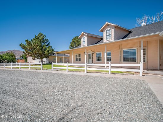 125 Sunset Hills Dr, Yerington, NV 89447