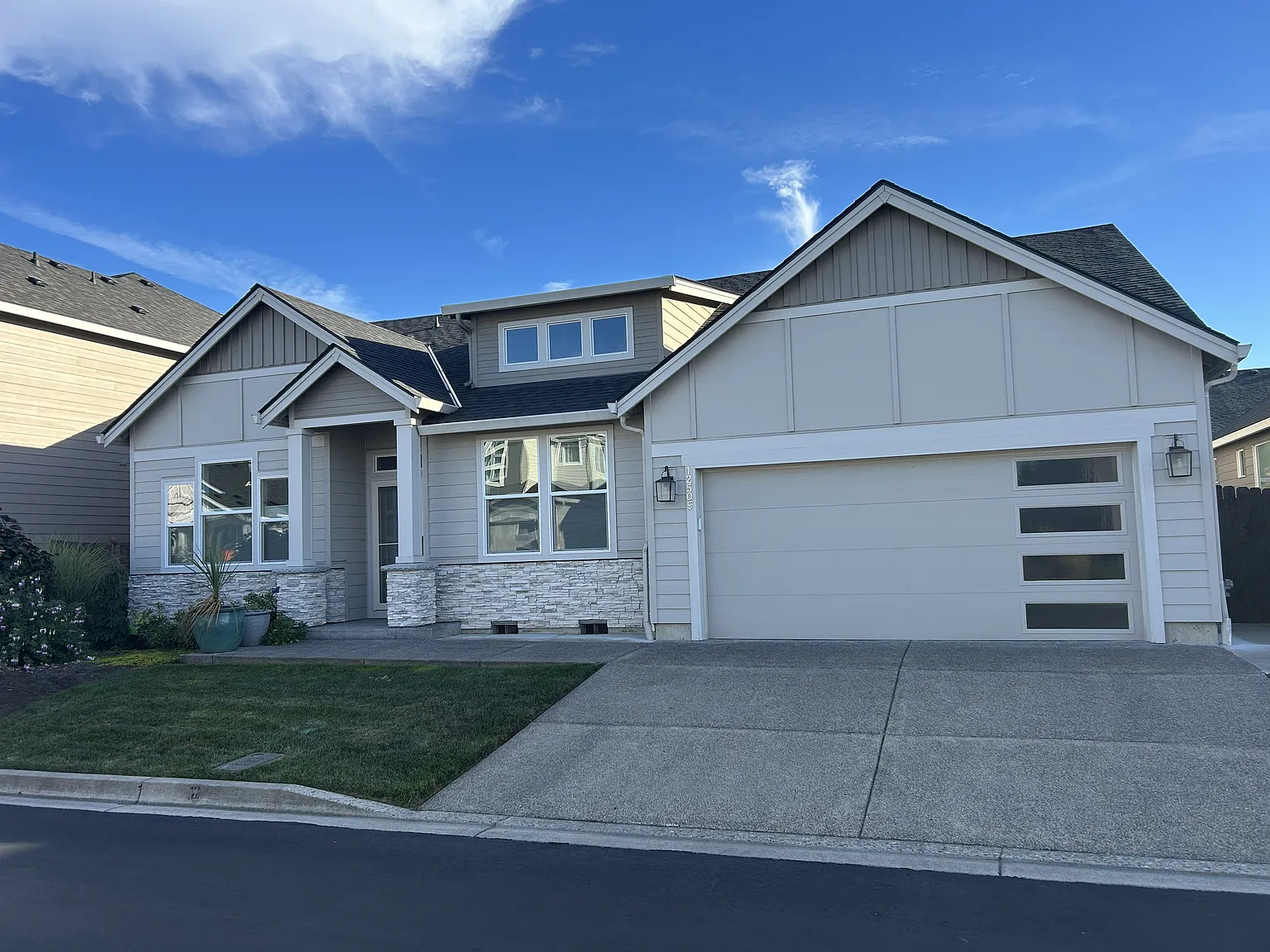 3 bed, 1826 sqft, $2,960 — Photo 2