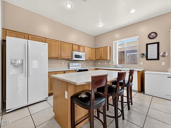 3rd image of 1813 E WINCHESTER Place