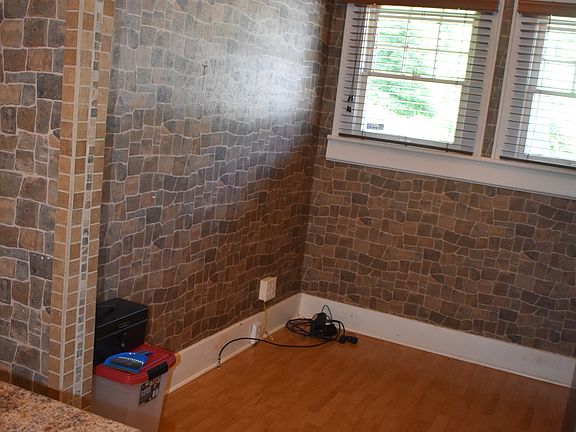 2nd image of 2801 Fairview Dr