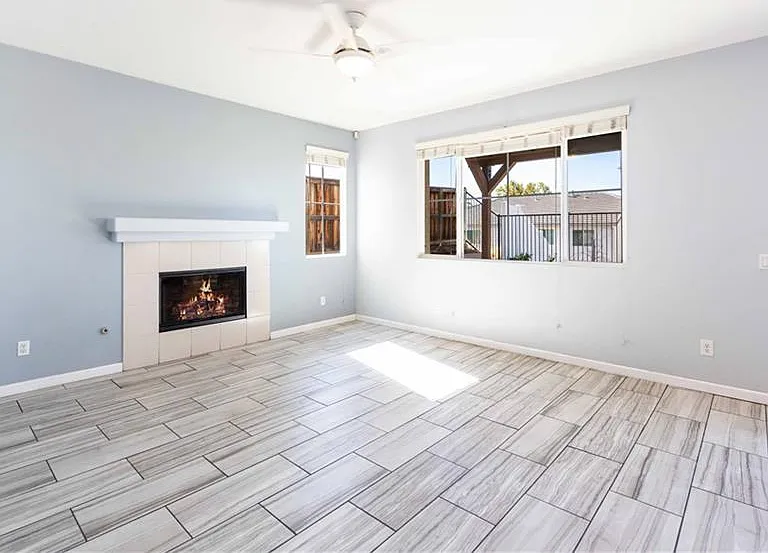 15561 Hammett Ct — Photo 2