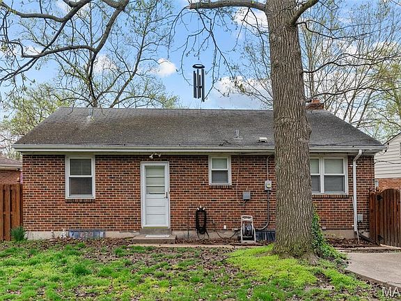 3rd image of 2235 Laverne Ct