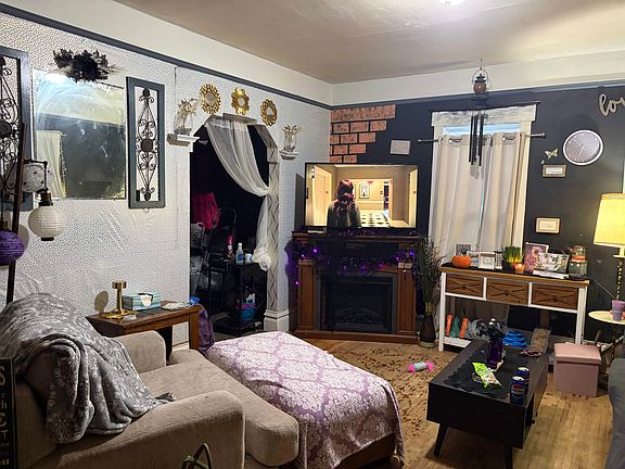 3rd image of 615 6th Ave NE