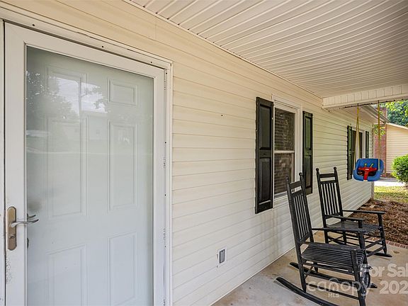 4th image of 508 Woodstream Dr