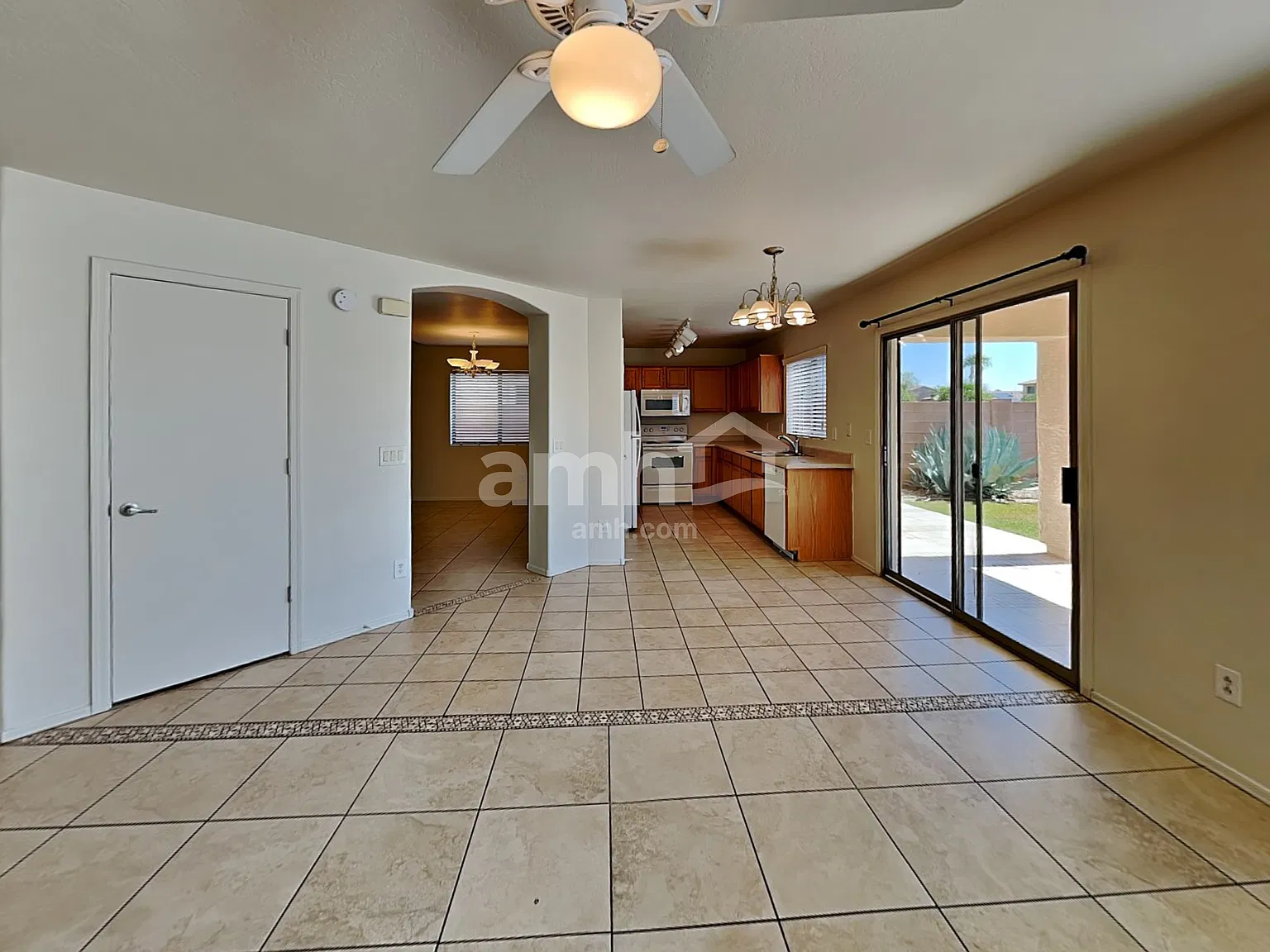 3 bed, 2.5 bath, 1970 sqft, $2,140 — Photo 4