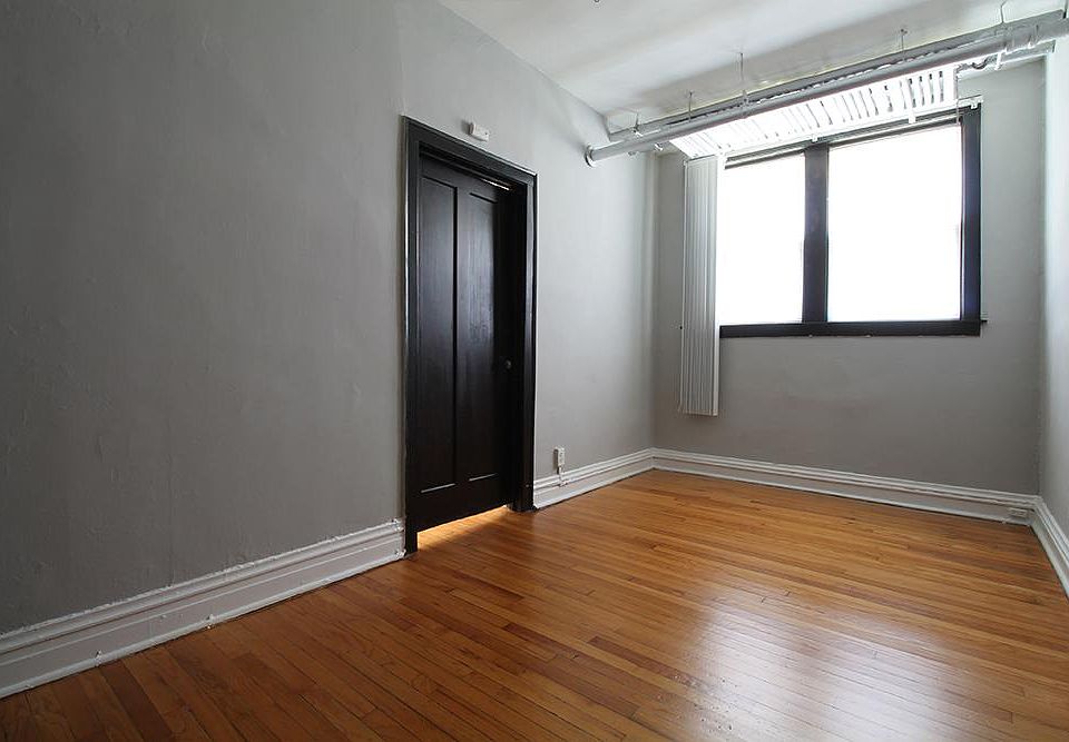 2nd image of 32 Washington Blvd APT G