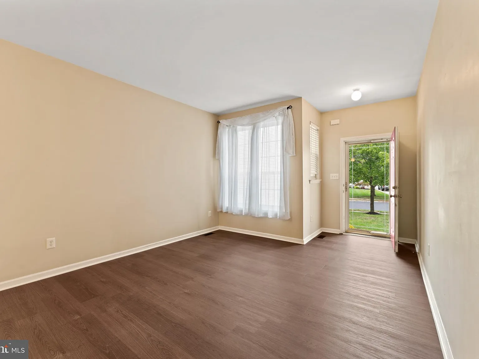 3 bed, 2.5 bath, 1776 sqft, $3,000 — Photo 4