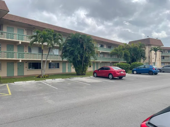 400 Village Green Circle W #202, Palm Springs, FL 33461