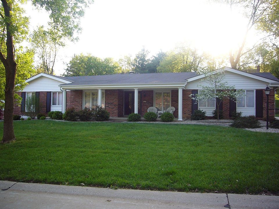 1st image of 18 Glen Cove Dr
