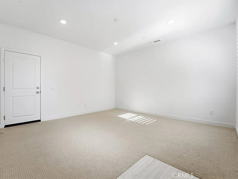 1637 W Lincoln Ave #103 — Photo 3