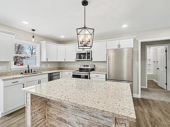 5th image of 401 Elmwood Ct