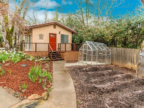 5th image of 3188 Latham Ln