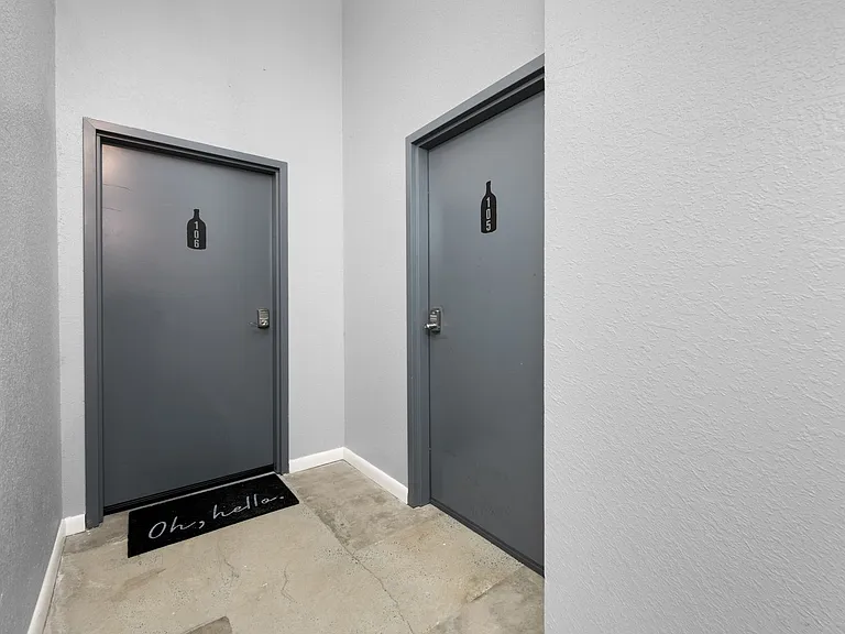 Modern, Industrial Flats in Tampa Heights — Photo 15