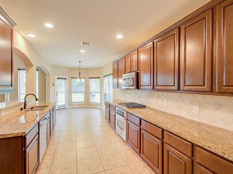 21331 Parham Cir — Photo 21