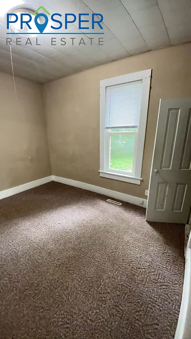 5 Bedroom House with a Nice Big Yard - Available June 2027 — Photo 4