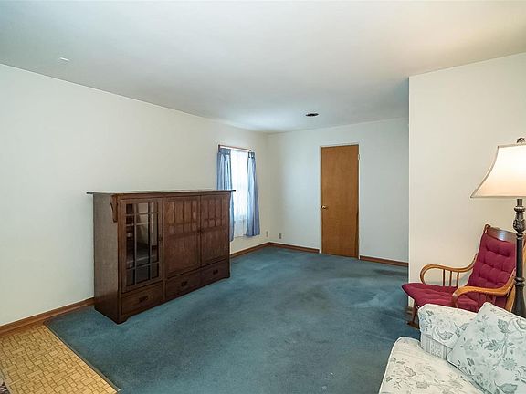 4th image of 9548 Dulles Ct