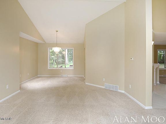 3rd image of 7153 Cuesta Way NE