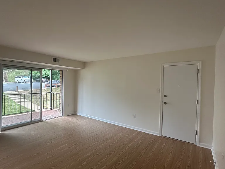 5402 85th Ave #104 — Photo 7