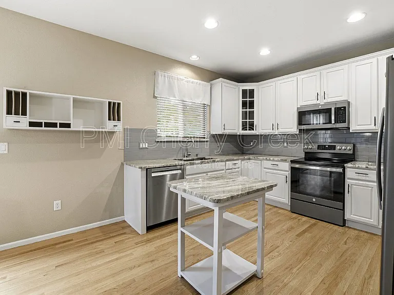 10740 Southhaven Cir — Photo 8