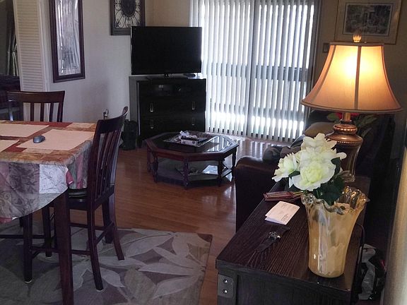 3rd image of 3502 Vespasian St #155