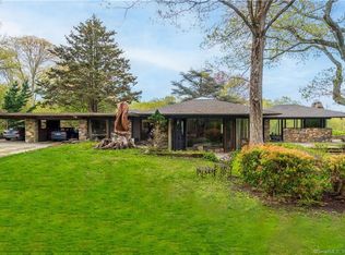 8 Carrington Rd, Bethany, CT 06524