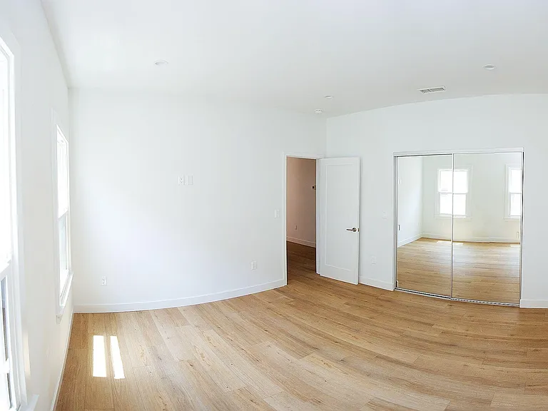 428 N Orange Grove Ave — Photo 11
