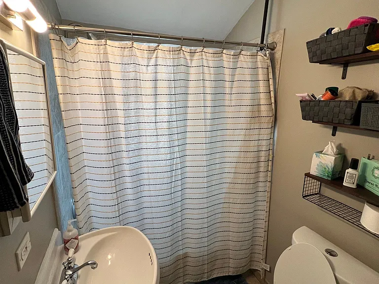 1226 E Howard Ave — Photo 3