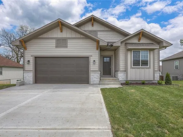 207 S Black Jack Ave, Lone Jack, MO 64070